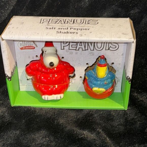 Peanuts Red and Blue Salt and Pepper Shakers Snoopy in puffer jacket - Picture 1 of 5